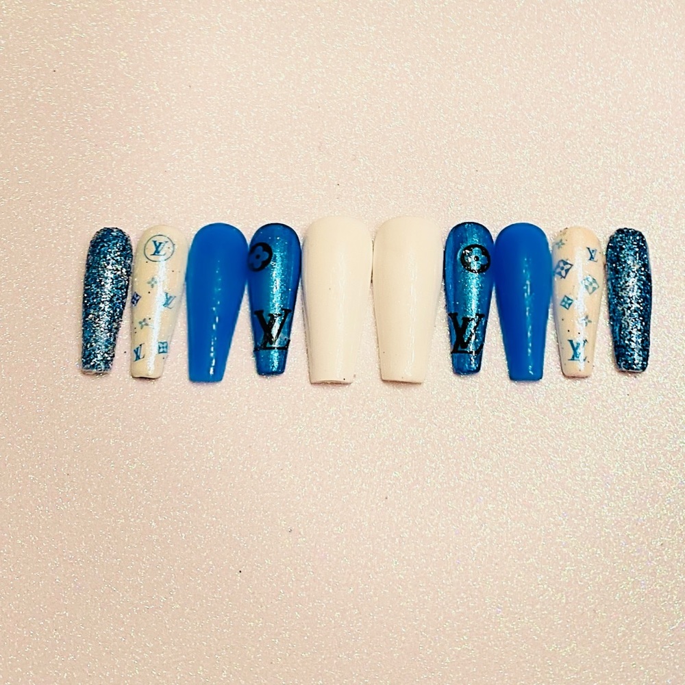 Press on nails